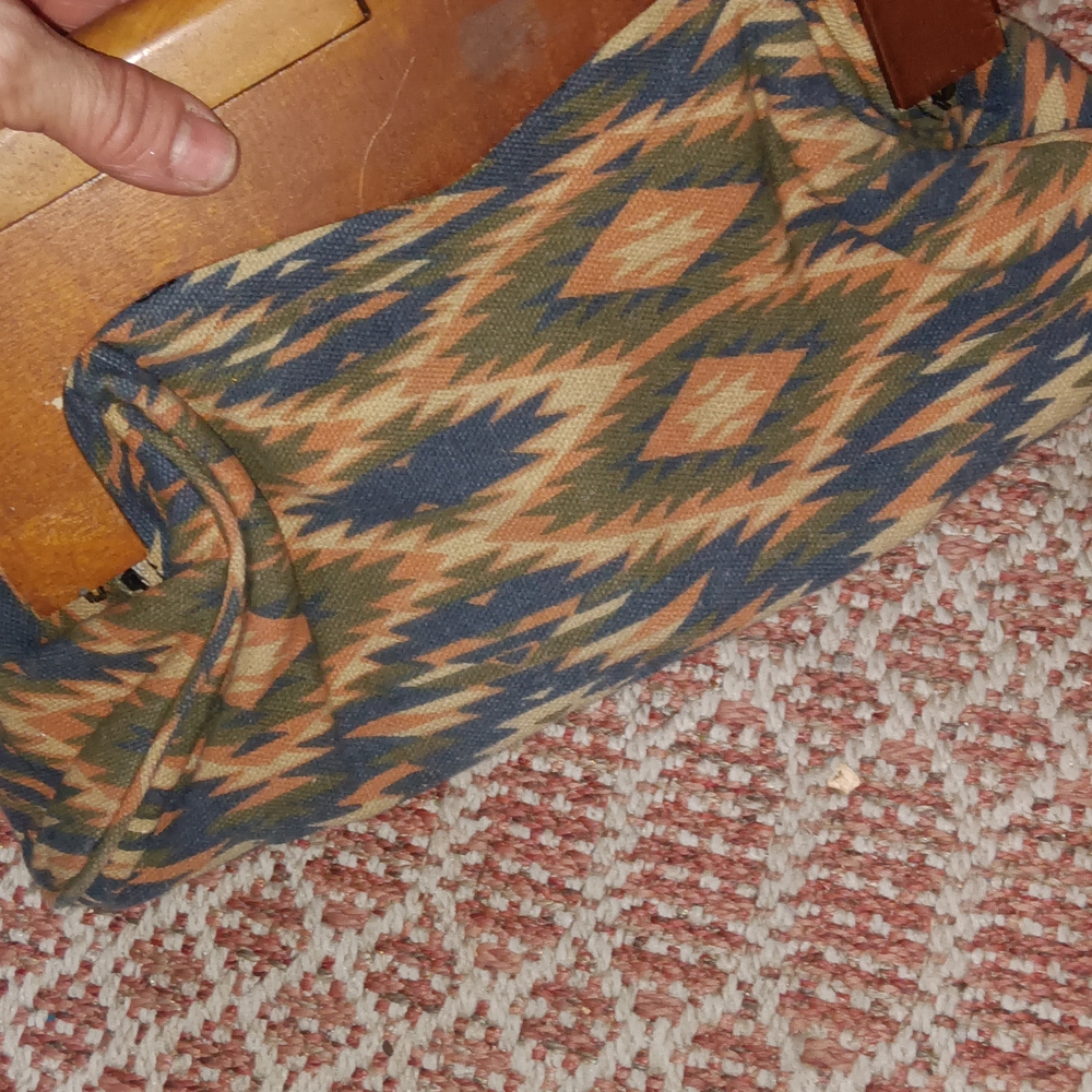 Geometric Pattern Clutch - Picture 3 of 3